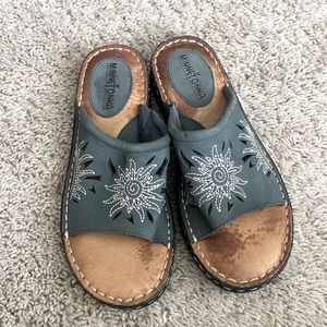 Minnetonka blue suede leather embroidered Sun slides sandals 8